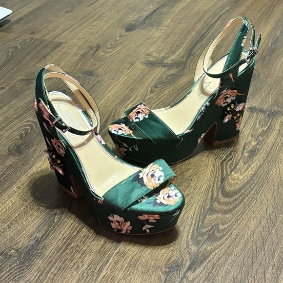 Jessica Simpson Carena Satin
Sculpted Wedge Sandals size 7.5 - Picture 5 of 14